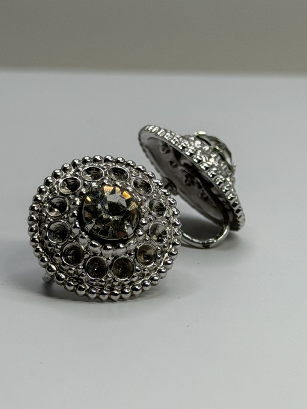Coro Vtg sparkly button screw back Earrings - Picture 5 of 10